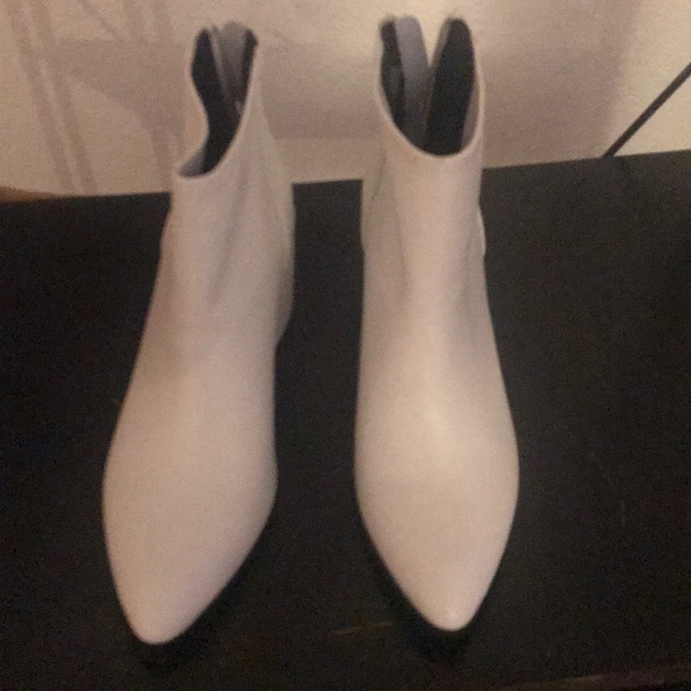 Aqua white boots size 8